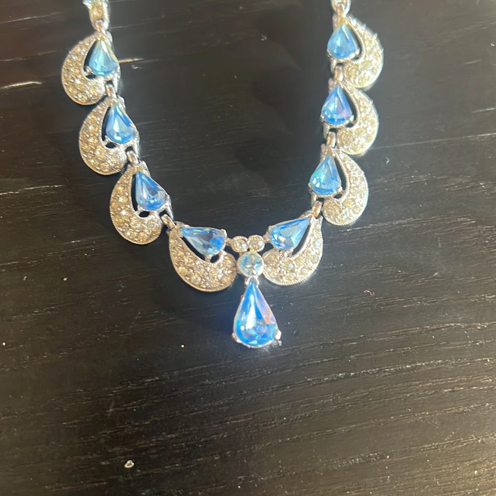 Beautiful necklace - Picture 3 of 4